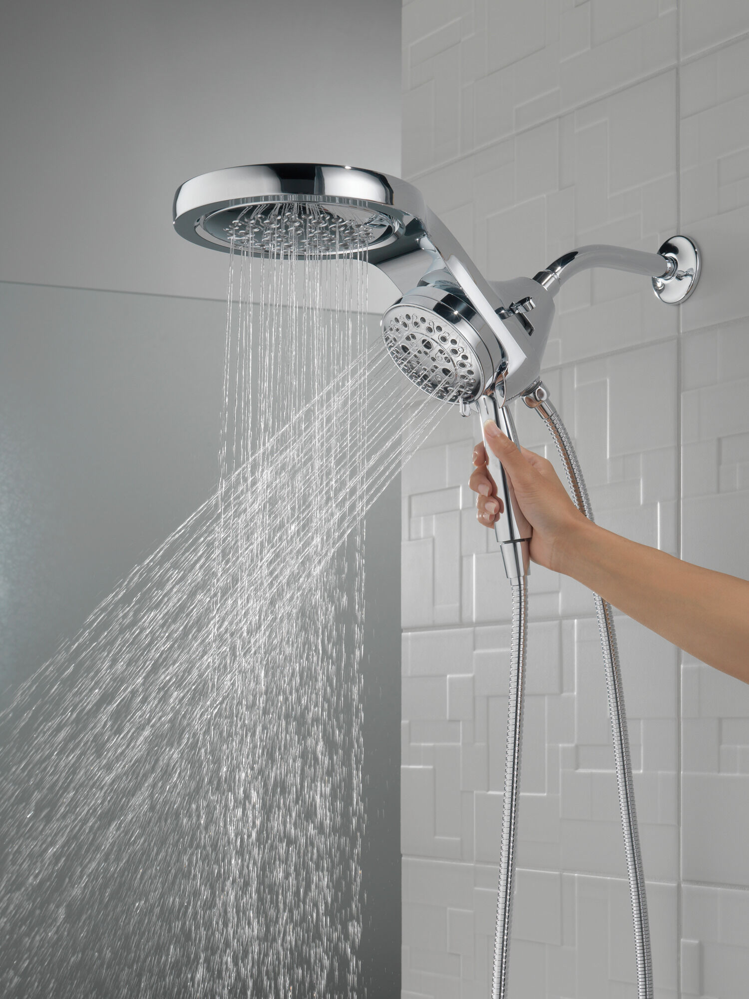 58680 HydroRain® H2Okinetic® 5-регулировочная душевая лейка два в одном Delta Faucet Universal Showering Хром  - Вид №5