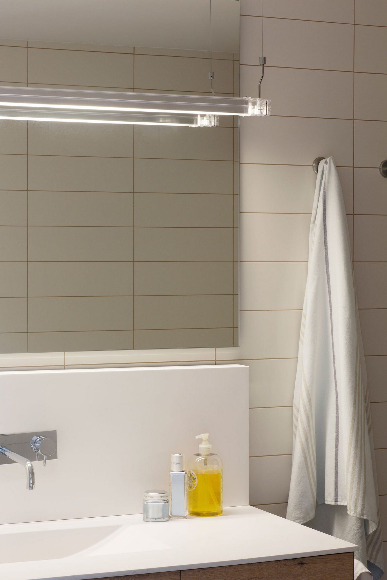 Поликарбонат светодиодный подвесной светильник Marset Неон-де-Лус ARCH-00069517 - Вид №2