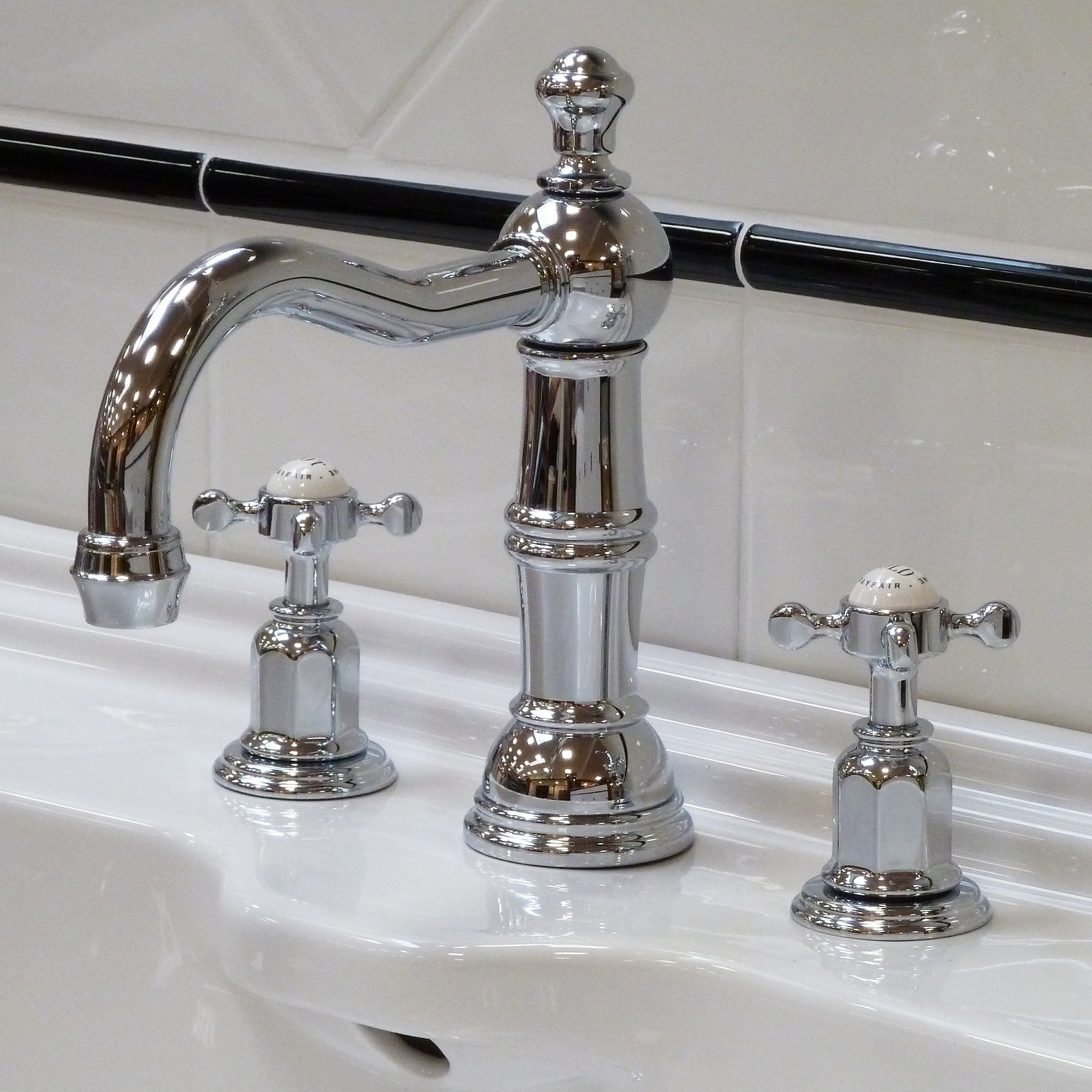 Traditional bathrooms Смеситель для умывальника CROSSHEAD на 3 отверстия Pr3721/bn  - Вид №1