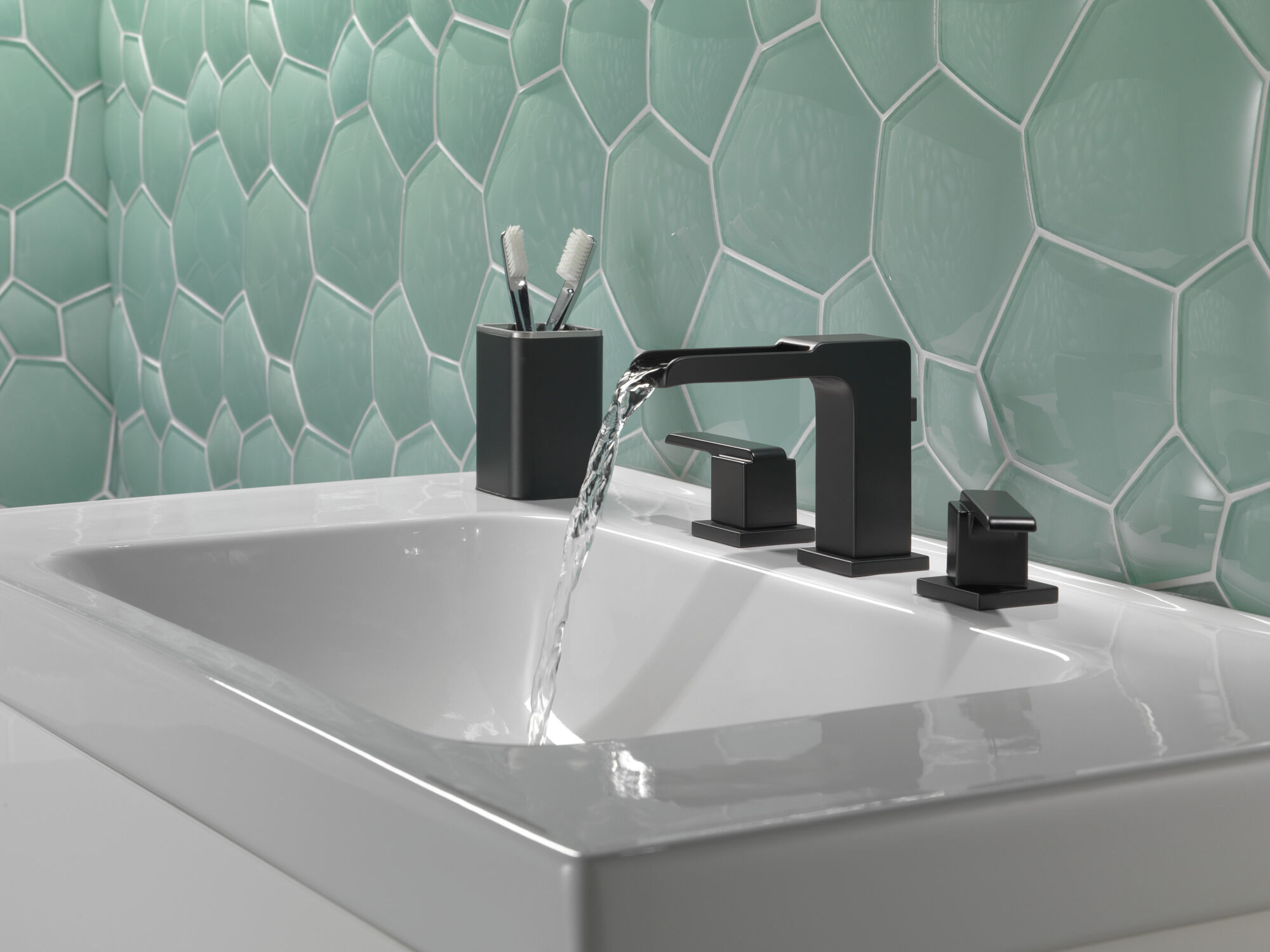 3568LF-BLMPU Смеситель для ванной комнаты с двумя ручками Delta Faucet Ara Матовый черный - Вид №2