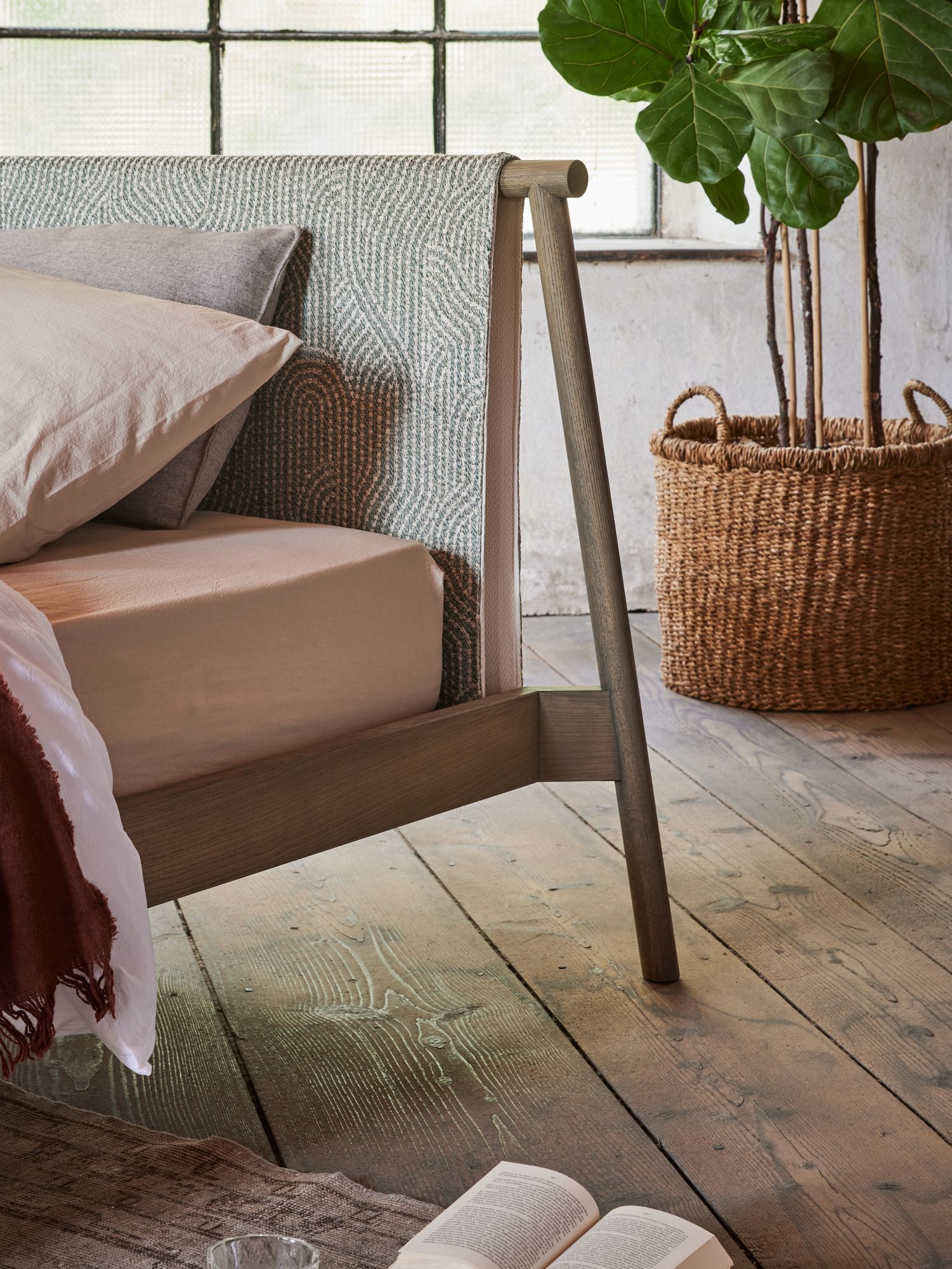 Двуспальная кровать с текстильной и деревянной рамой Bolzan Джек ARCH-00101096 - Вид №7