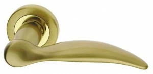 Pasini Ручка из латуни на розетке Calypso 3061