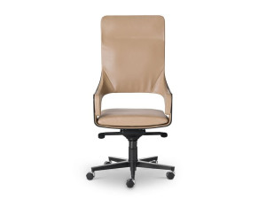 Кожаное офисное кресло с высокой спинкой