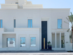 Бронетранспортер из керамогранита и латуни