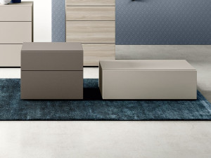 Тумбочка с ящиками