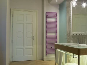 K8 Radiatori Вертикальный настенный стальной полотенцесушитель Round