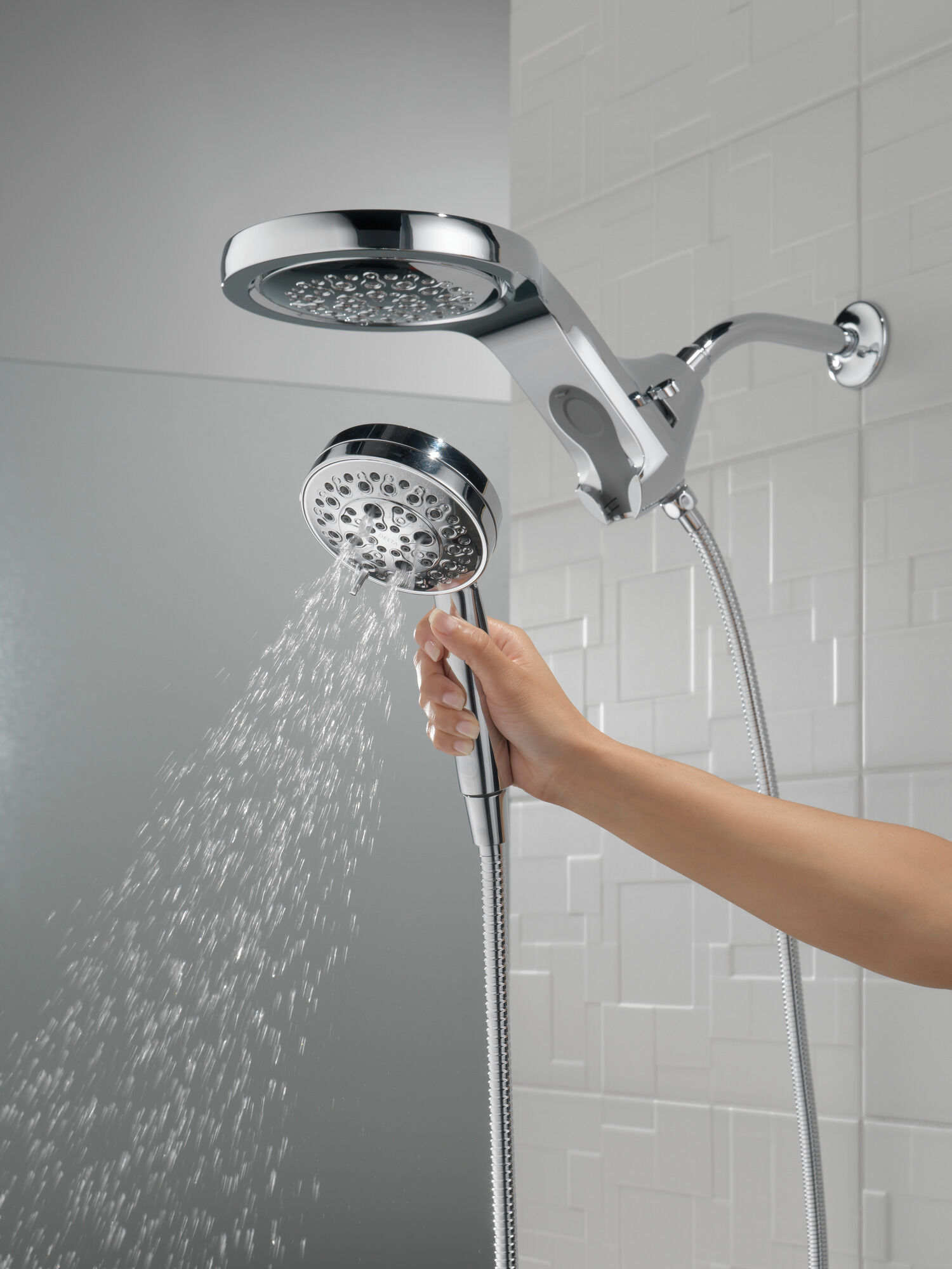 58680 HydroRain® H2Okinetic® 5-регулировочная душевая лейка два в одном Delta Faucet Universal Showering Хром  - Вид №11