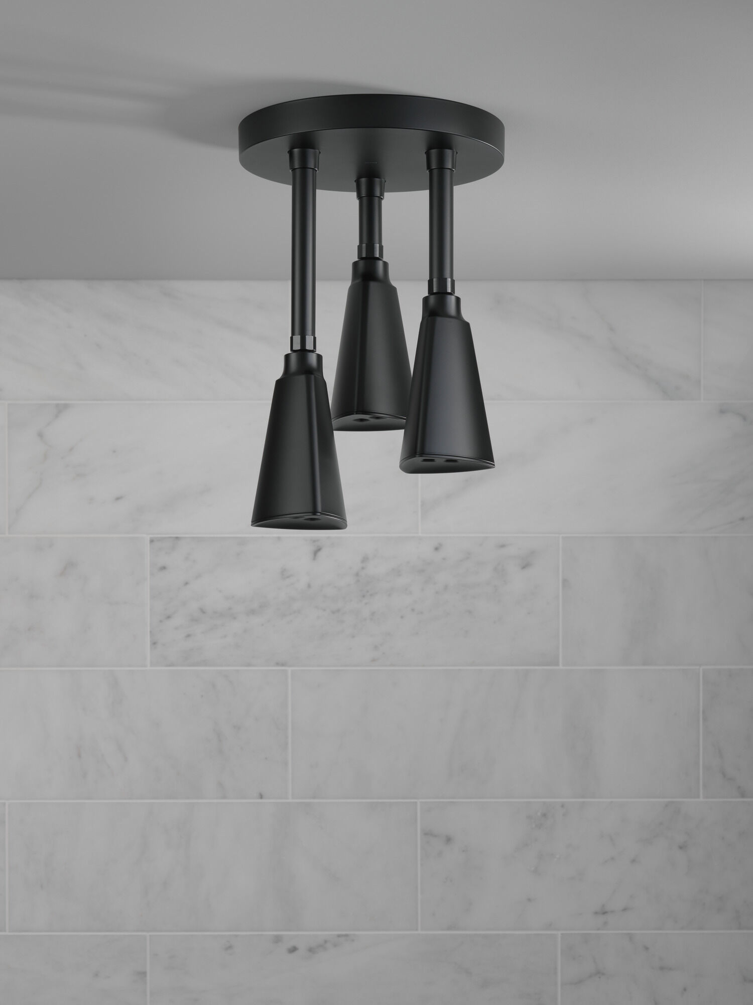 57140-BL H2Okinetic® Подвесная душевая лейка Raincan Delta Faucet Universal Showering Матовый черный  - Вид №2