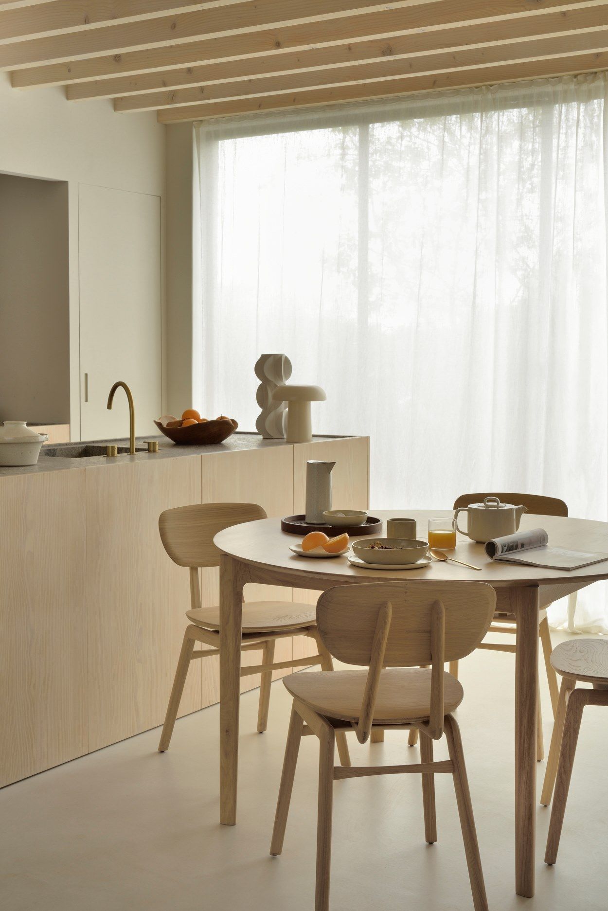 Круглый обеденный стол из дуба Ethnicraft Bok ARCH-00040007 - Вид №6