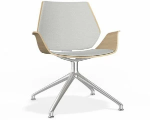 Casala Мягкое вращающееся кресло на деревянном жердочке Centuro iv lounge 4942/10-11