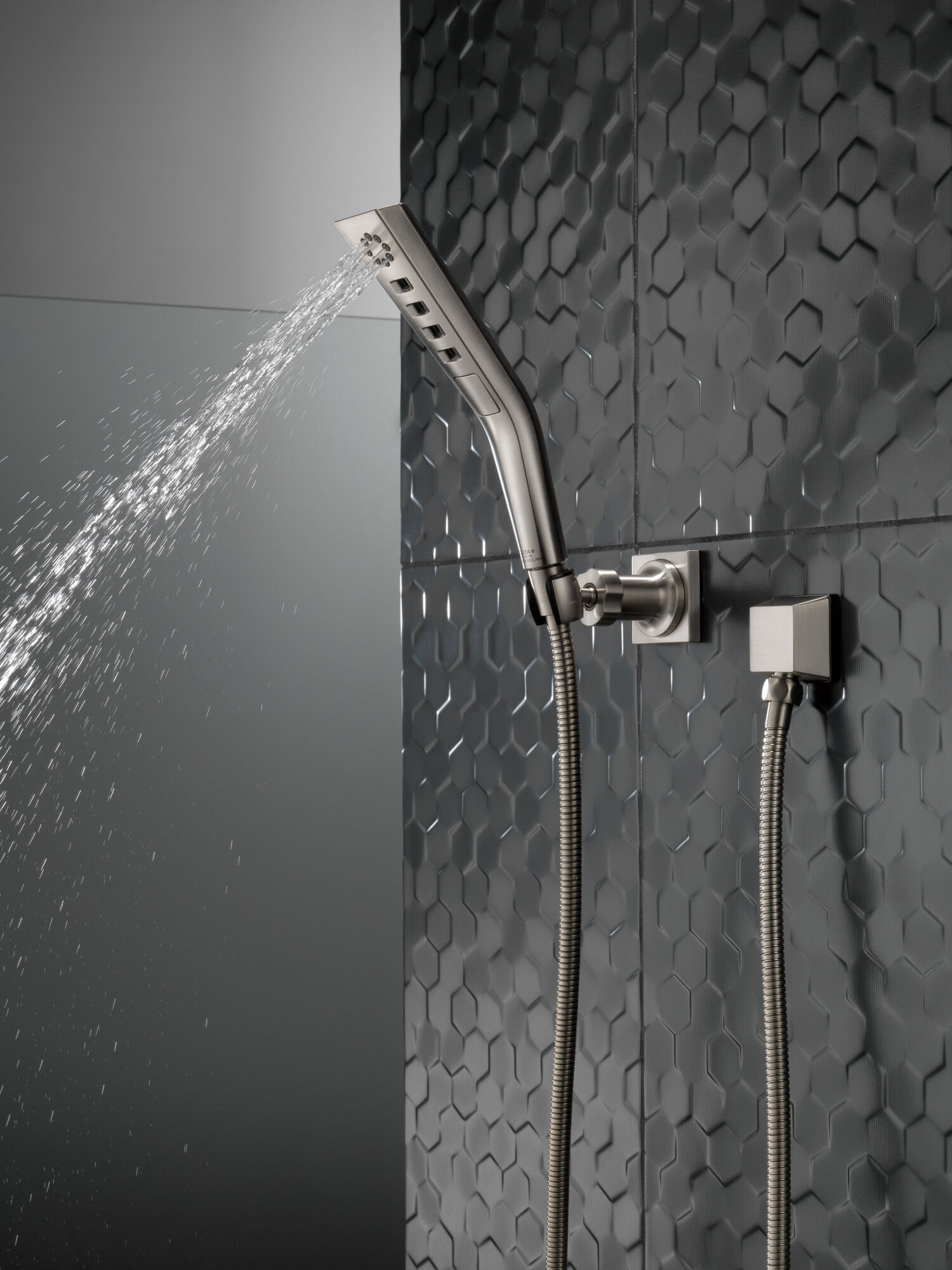 H2Okinetic® Ручной душ с 3 настройками для настенного монтажа Delta Faucet 55799-SS - Вид №4
