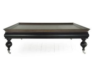 Низкий квадратный журнальный столик из массива дерева