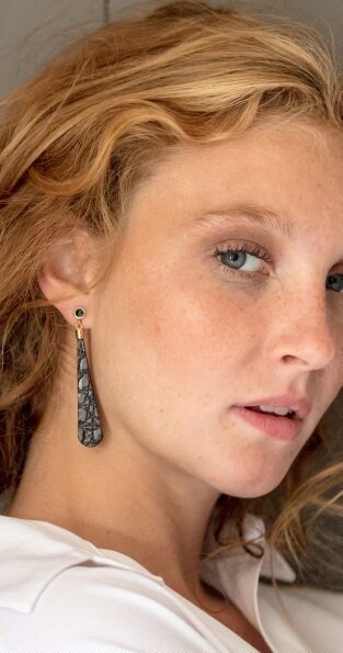 FL44 Серьги-гвоздики, кожа, латунь, позолота Flowersforzoe Santreyd 