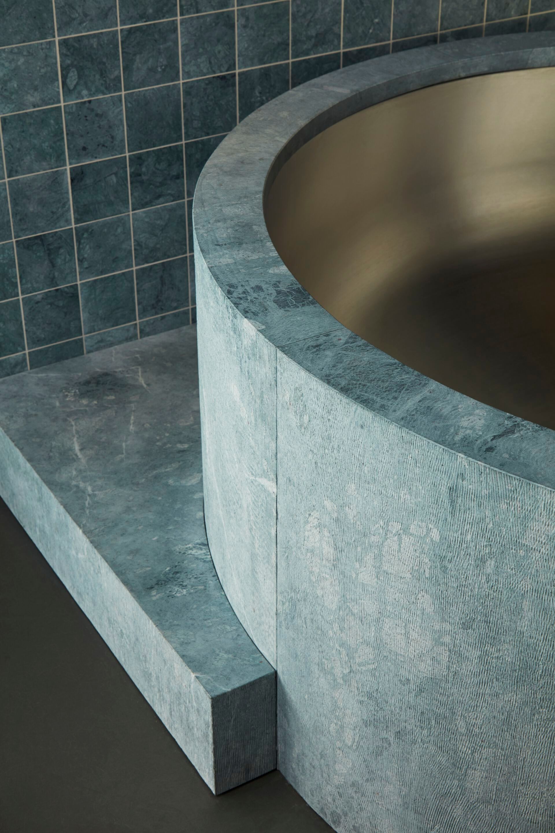 Ванна в центре круглой комнаты Salvatori The Small Hours ARCH-00046261 - Вид №2