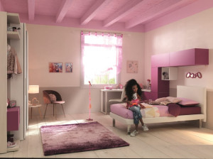 Секционная спальня из дерева