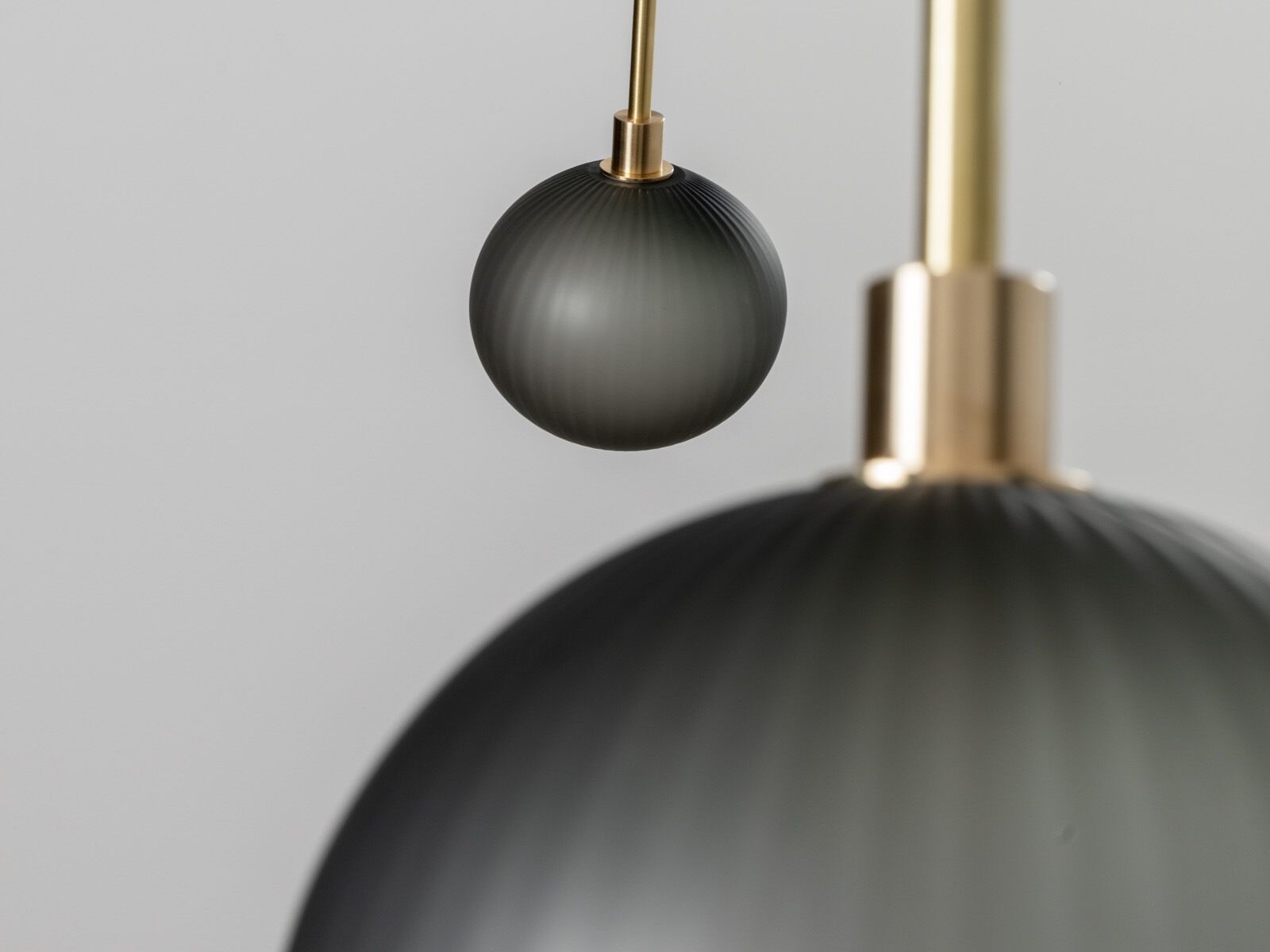 Подвесной светильник из латуни и выдувного стекла SkLO Balance ARCH-00129491 - Вид №4