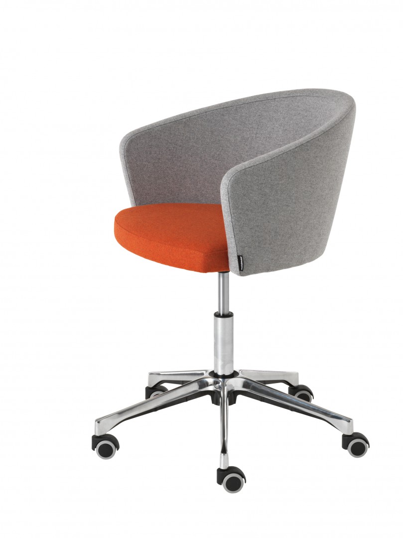 Kicca 021-DR Вращающееся кресло с алюминиевой рамой с 5 направлениями на колесиках. Сиденье и спинка мягкие. Et al. Kicca