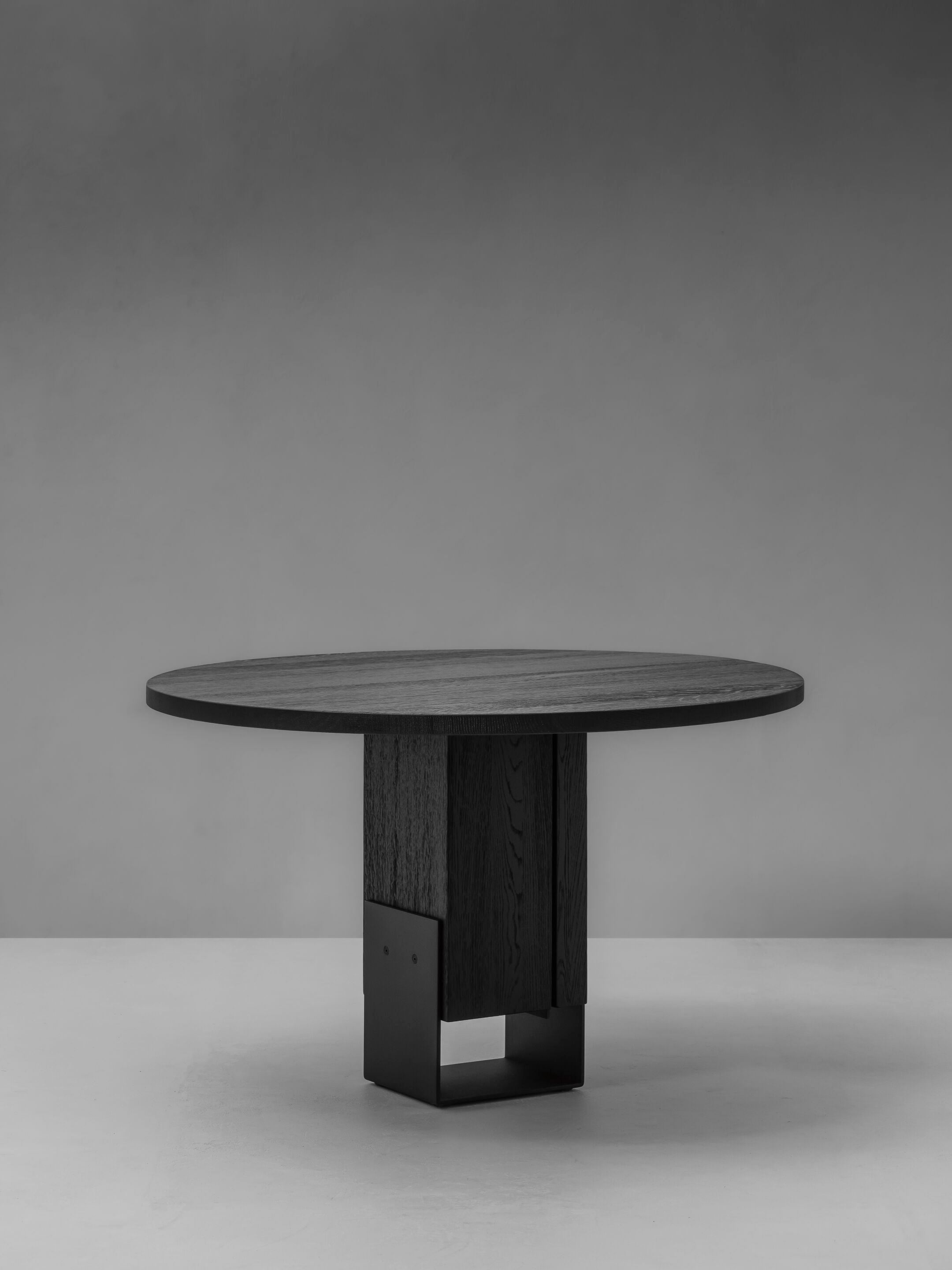 Круглый обеденный стол из массива дерева Van Rossum Kitale ARCH-00063030 - Вид №1