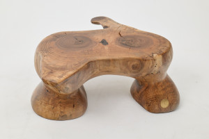 Журнальный столик из грецкого ореха