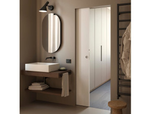 Подрамник для раздвижных дверей с проходом для систем