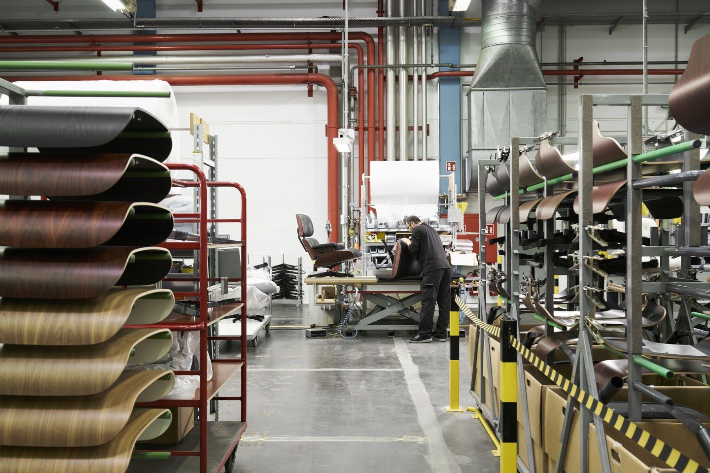 Кожаное вращающееся кресло с подлокотниками VITRA Eames Lounge Chair ARCH-00109556 - Вид №14