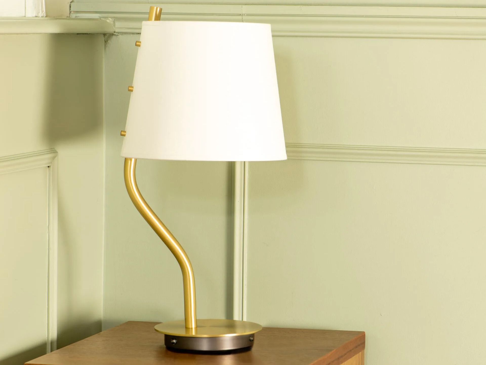 Латунная настольная лампа CVL Luminaires Couture ARCH-00066450 - Вид №3