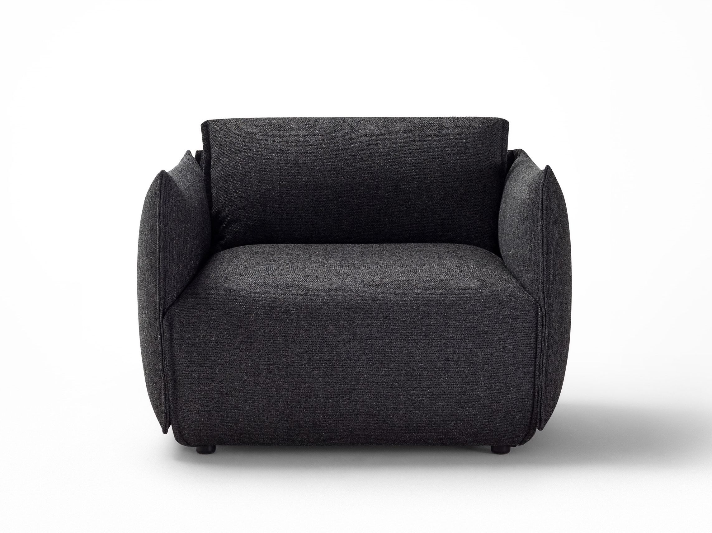 Тканевое кресло с подлокотниками Ross Gardam Hearth ARCH-00031428