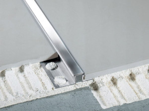 Соединение пола из нержавеющей стали