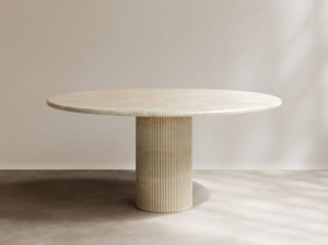 Круглый обеденный стол из оникса