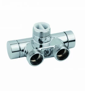 Carlo Poletti V87110BTKM Клапан одно/двухтрубный с бай-пасс и держателем, цетральное подключение. Версия углом с подключением медной или пластиковой трубы. Межосевое расстояние 40 мм. Клапан, совместимый с системой ТКМ.