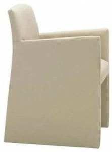 Andreu World Мягкое кожаное кресло с подлокотниками Cloé So7020