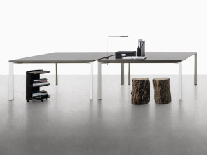 Квадратный стол для встреч