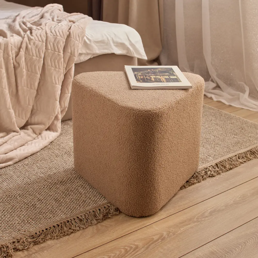 Santreyd: Треугольный пуф букле в бежевых тонах 89392877 STLM-1388174 - Вид №3