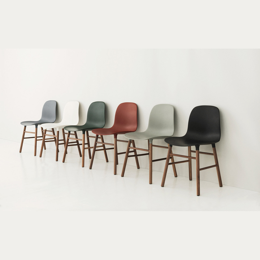 Стул без ручек Form с ножками из ореха 78х48х52 см, зеленый Normann Copenhagen 602826 - Вид №1
