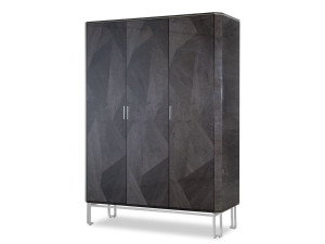 Деревянный шкаф