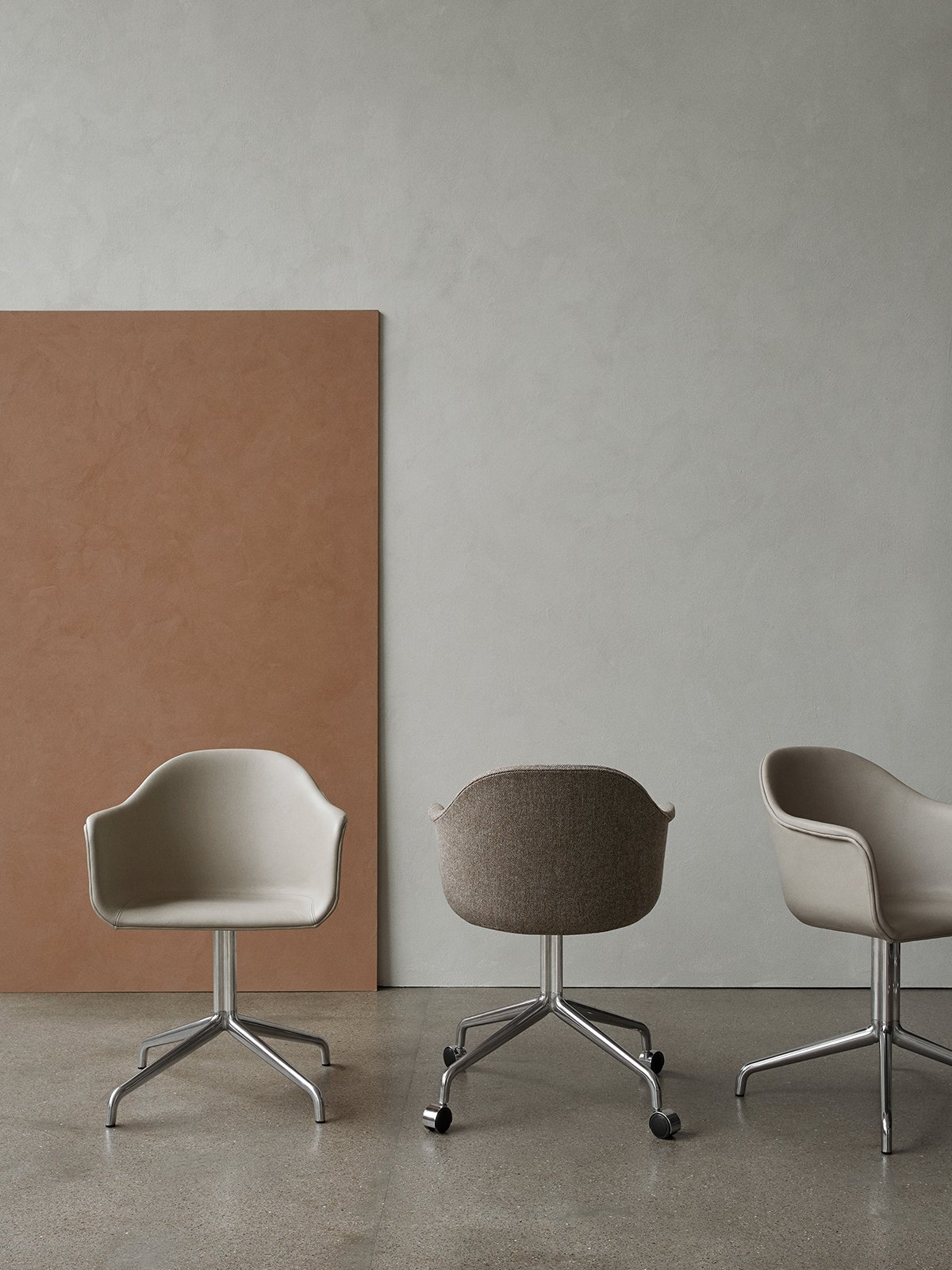 9381004-021H01ZZ MENU Обеденный стул Harbour, хромированная основа со звездой, обитый Полированная алюминиевая звездочка с поворотным возвратом  - Вид №5