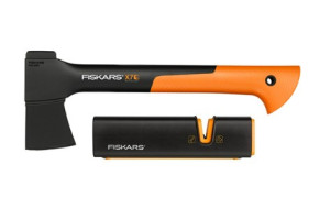 15546700 Универсальный топор Х7 + точилка 129048 Fiskars