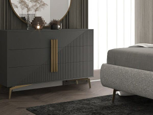 Деревянный комод