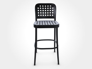 Высокий деревянный стул со спинкой