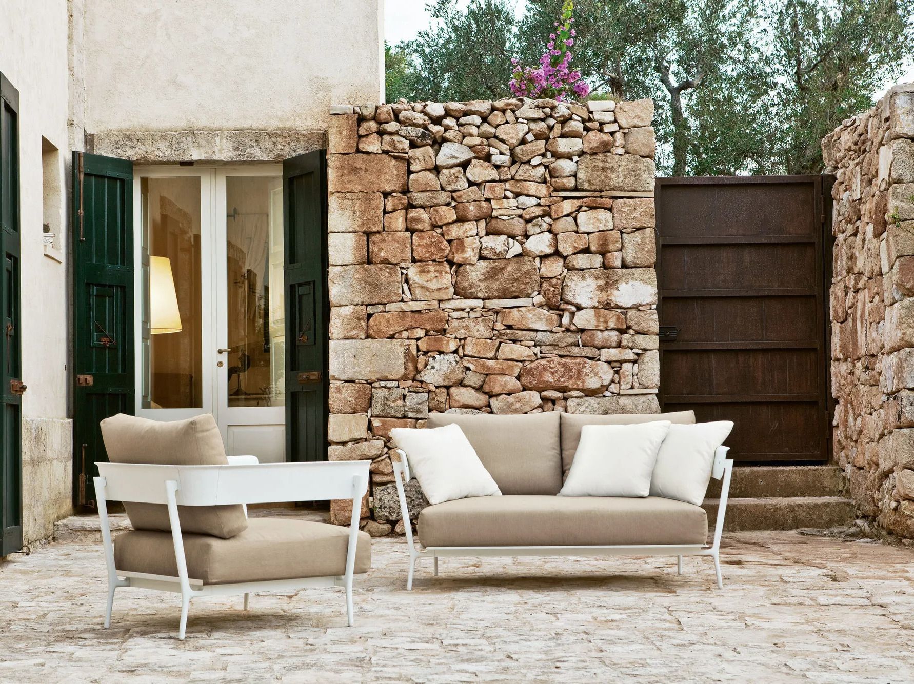 2-местный тканевый садовый диван с подлокотниками FAST Aikana ARCH-00070784 - Вид №1