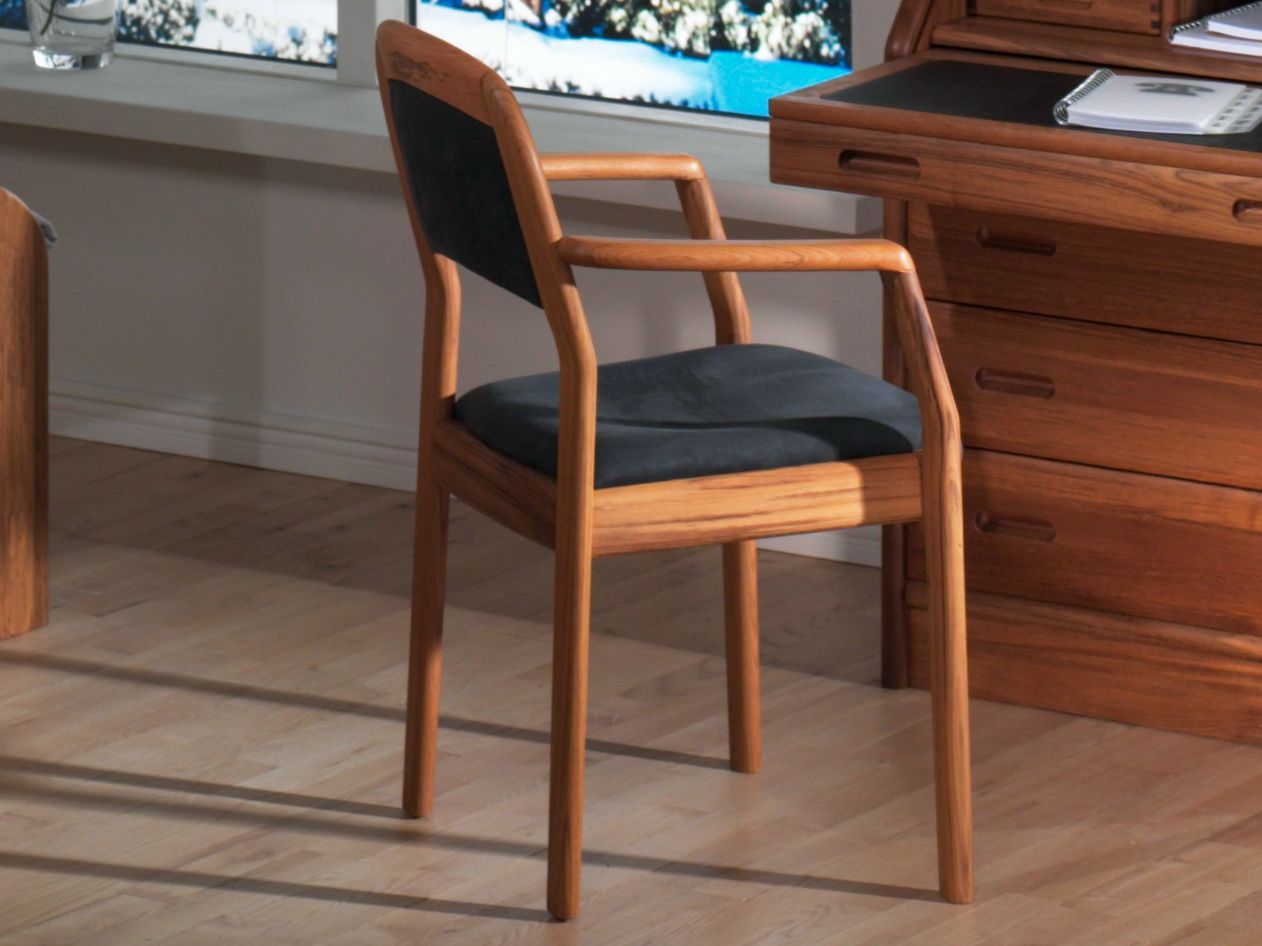 Деревянный стул с подлокотниками Dyrlund 1592A ARCH-00136404