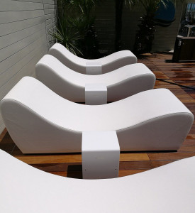 Садовый стол из метакрилата