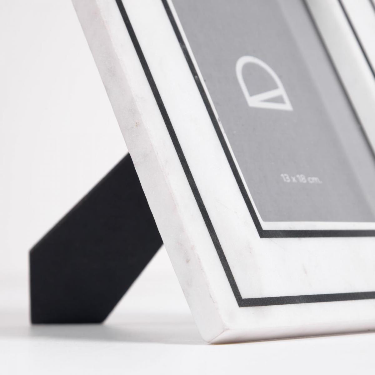 106399 Фоторамка из черно-белого мрамора 23 x 18 см La Forma Vittoria - Вид №1