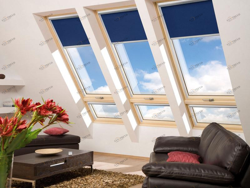 Откидное мансардное окно Finestra con asse di rotazione decentrato Santreyd sun-id-1407190