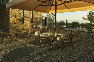 Прямоугольный стол из фаянса и нержавеющей стали