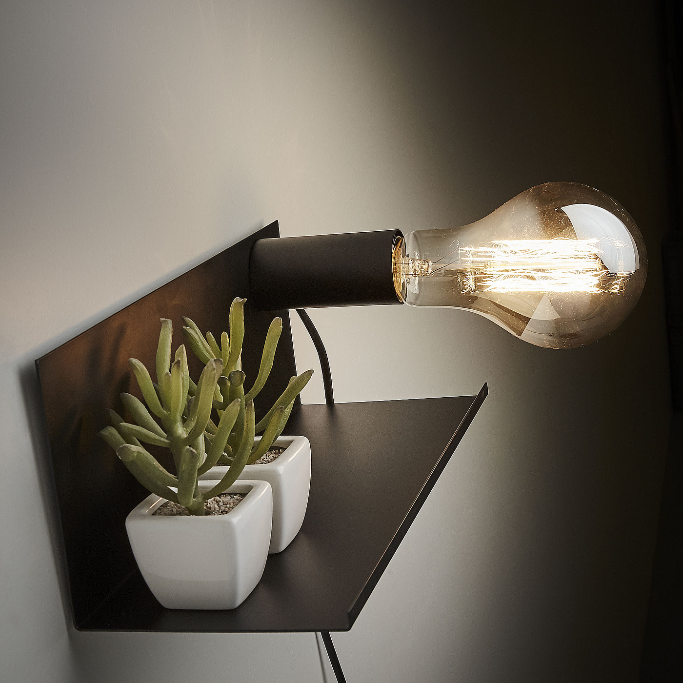 055673 Бра Maeko металлический черный La Forma Hannah  - Вид №1