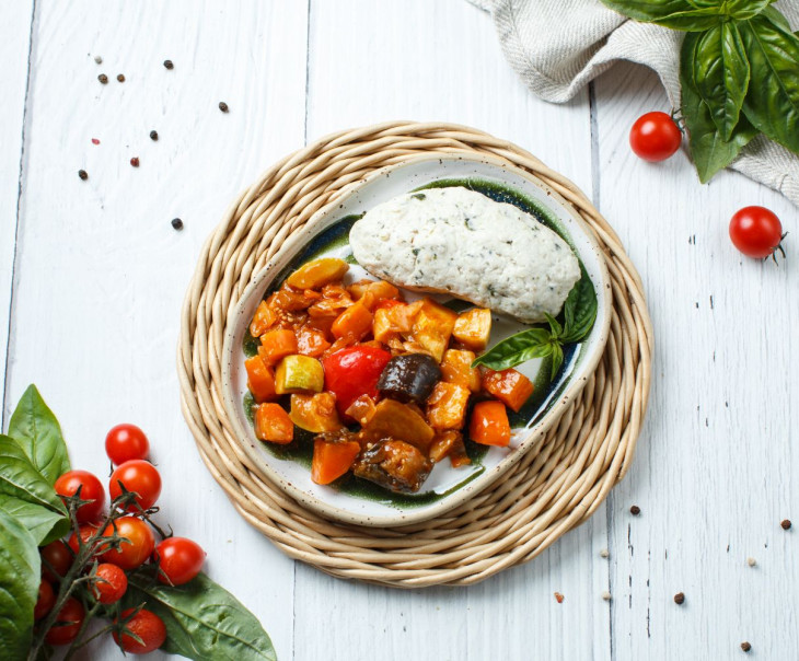 6858 Котлета на пару куриная со шпинатом и овощное рагу Вкусляндия 