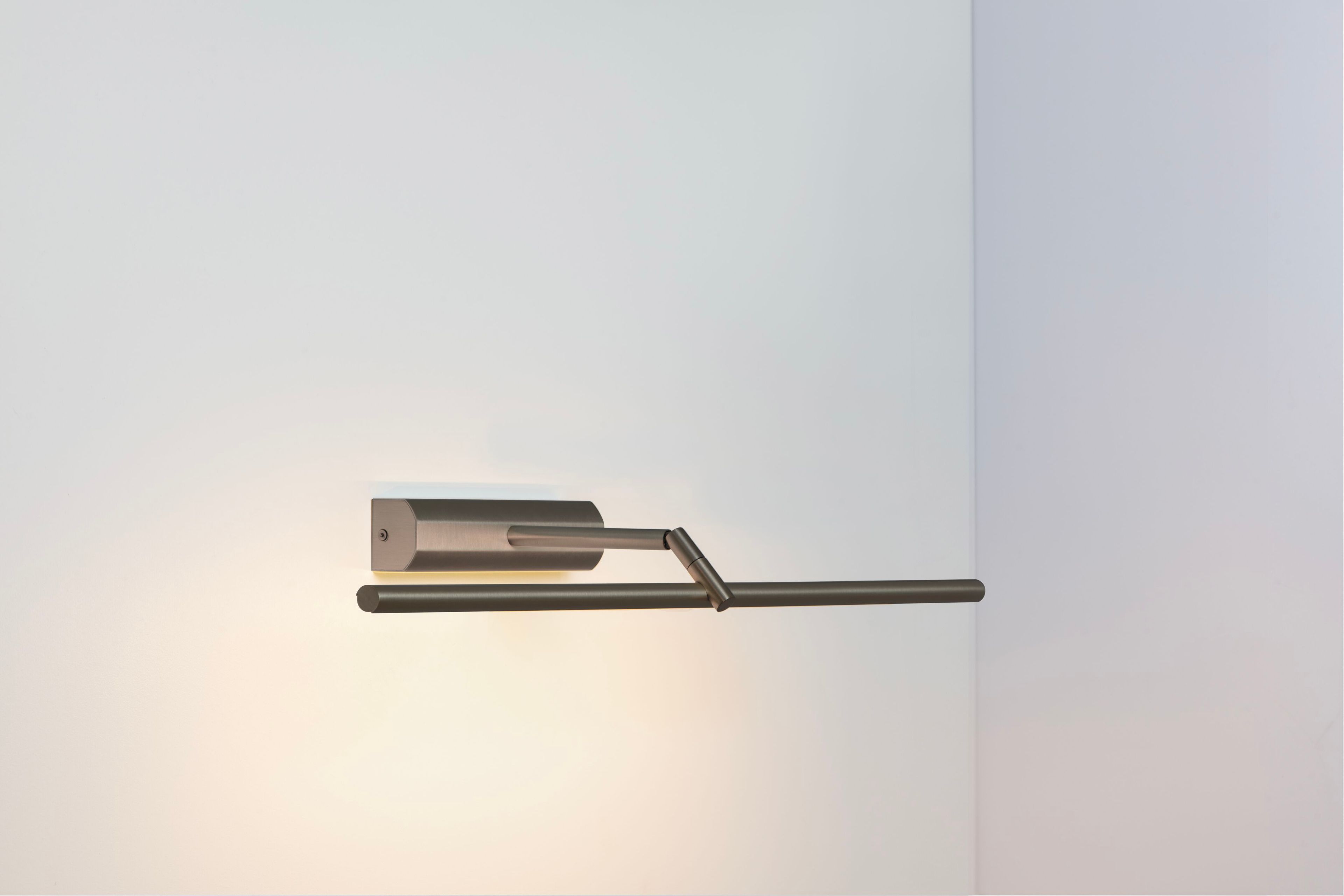 Латунный светодиодный настенный светильник для картин CVL Luminaires Airy ARCH-00060345 - Вид №16