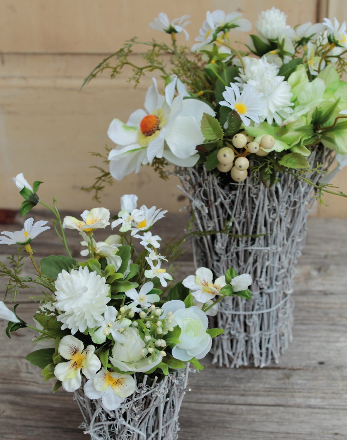 5700 708 a3 Композиция из искусственных цветов с ротангом, 30 см, бело-зеленая H-andreas  - Вид №2