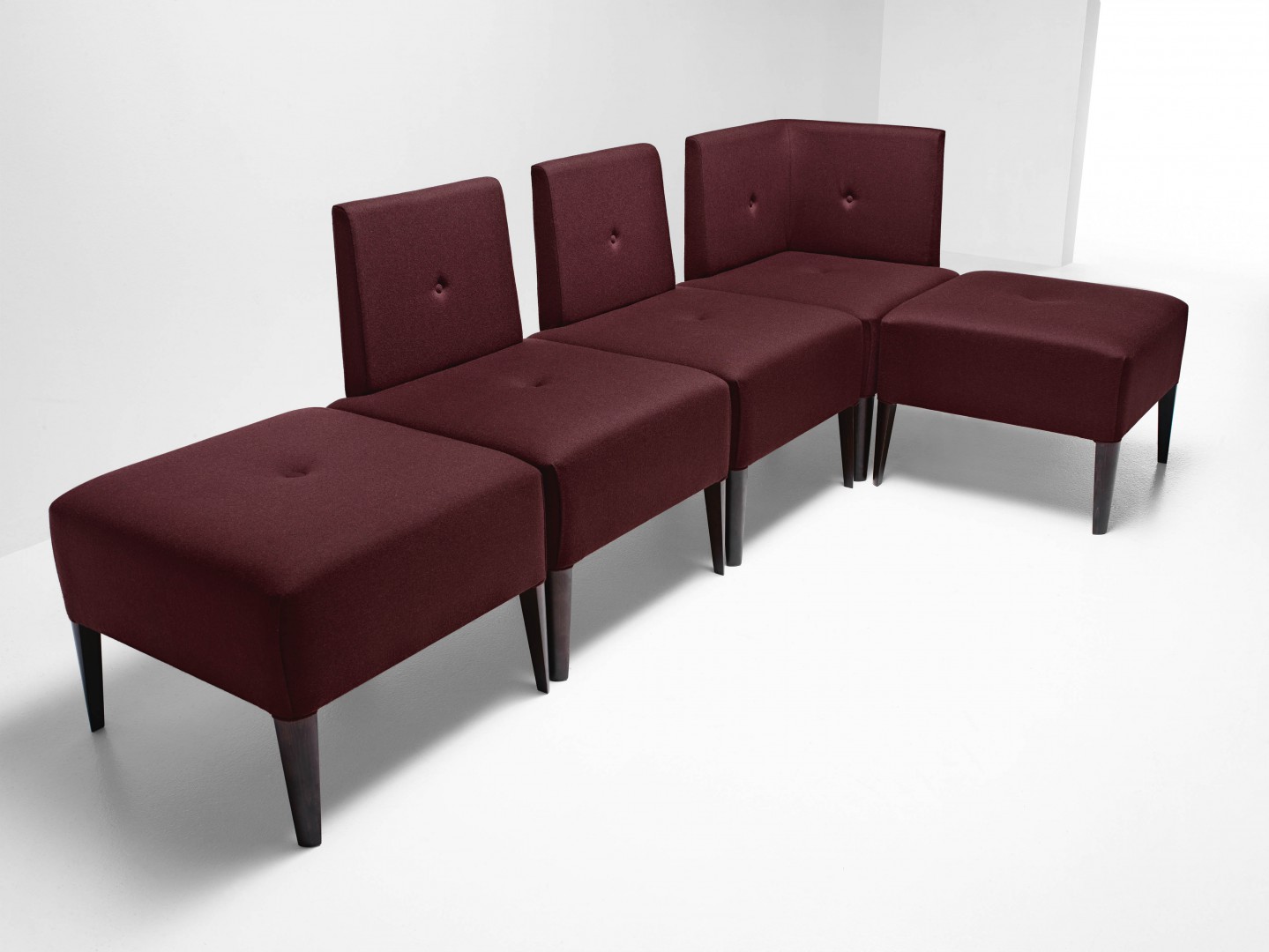 Punto 229  Модульная система сидений, линейные сиденья с деревянным каркасом из бука, 4 ножки. Сиденье мягкое. Пуф-модуль. Et al. Punto - Вид №1